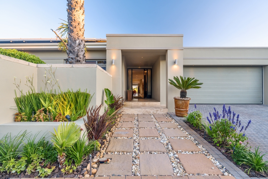 5 Bedroom Property for Sale in Sunset Links Western Cape